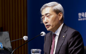 긴축 공식화…"10월 추가 금리 인상" 무게
