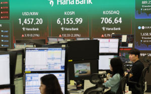 코스피, 전날 폭락 딛고 3%대↑…6200선 회복