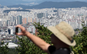 "집값 더 뛰기 전에 사자"…보금자리론 수요 폭증