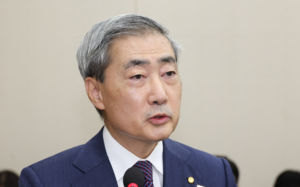 엇갈리는 경제 지표들…한은 금리 또 올릴까