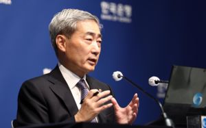 2연속 금리인상 단행 속 신현송, 속도조절 시사