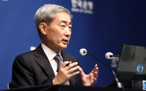 금리 인상 속도조절 시사…'10월 동결설' 무게