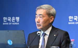 "한은, 11월 또 금리 올릴 것…최종 3.5%"