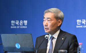 "한은, 11월 또 금리 올릴 것…최종 3.5%"