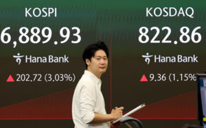반도체 강세에…코스피, 장 초반 3% 상승