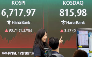 外人 9000억 팔았지만…삼전닉스 강세 마감