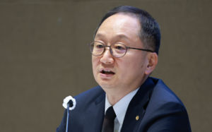 한은 "물가·경기흐름 점검해 금리인상 결정"