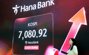 연휴 쉰 코스피, 하락 출발…7000선 초반서 등락