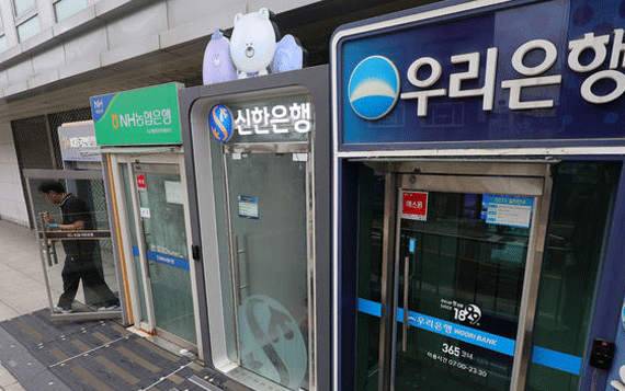 해킹 위협 커지는데…보안 예산 줄인 은행들