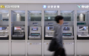 AI 해킹에 금융사 16곳 뚫려…10만건 유출