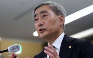 "지금이 적기"…신현, '원화 국제화' 강조