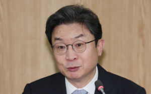 이억원 "주담대 한도 추가 축소설 사실 아냐"