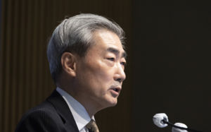 한은 총재 "이번 금리 동결은 호미질 결실"