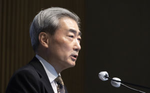 한은 총재 "이번 금리 동결은 호미질 결실"