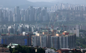 금리 치솟는데, 주담대·신용대출 다시 들썩