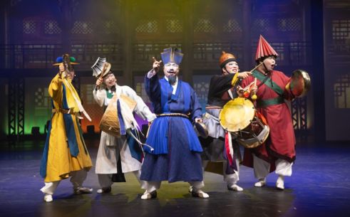 K컬처 뿌리엔 '광대'…협률사 무대 되살린다