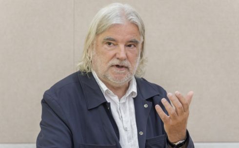 '아동문학 거장' 야니쉬 "문학은 세상 빛나게 해"