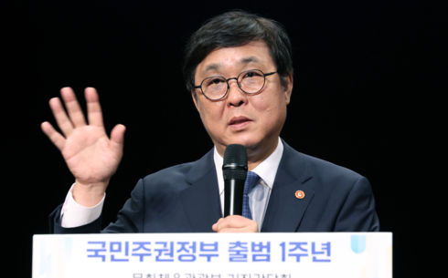 국립발레단장 인선 논란…최휘영 장관 "이상한 헛소문"