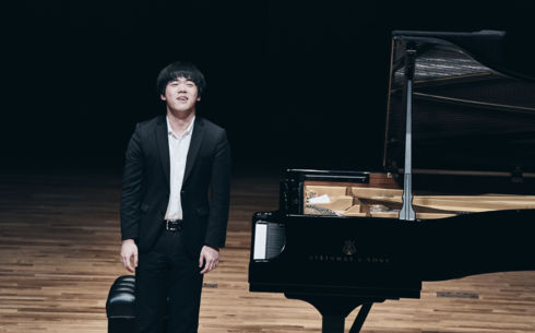 강렬하게 섬세하게…원숙해진 케빈 첸의 리스트