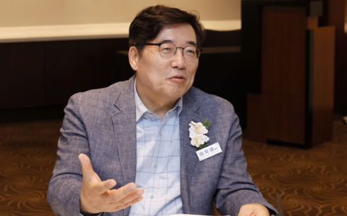 "종이의 시대, 저물지 않았다…플라스틱 대체할 소재"