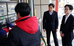 산업장관 "최고가격제 4일째…국민 체감 더뎌"