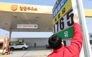 경유, 최고가제 후 87원↓…인상보다 소폭