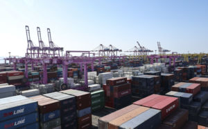 2월 수출, 전년대비 28.7% 늘어…변수는 중동 상황