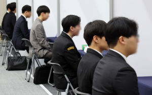 2030 취업난 심화…실업·고용·경활률 동반 악화