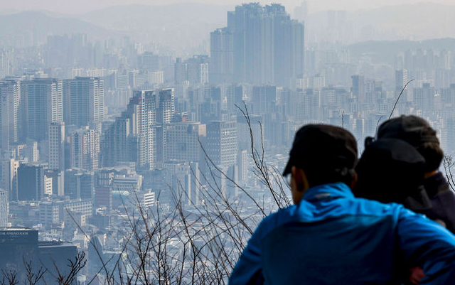 고가 아파트 꺾였다…강남 집값 하락 전환