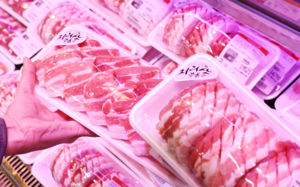 밥상 위협하는 전염병…축산물 물가 6% 급등