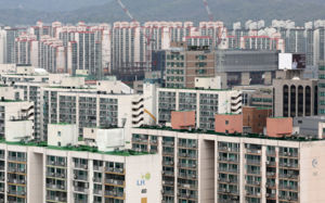 강남 집값 상승 브레이크…26개월만 하락 전환