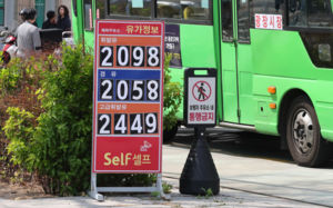 전국 기름값 2천원↑…4차 최고가격제 촉각