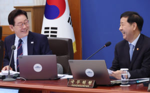 올 성장전망 깜짝 상승…정부 재정기조 바뀔까
