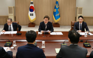 李정부 1년…계엄 혼란 극복·경제 정상화