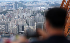 공급 절벽·증시 자금·금리…집값 '3대 변수'
