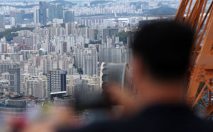 공급 절벽·증시 자금·금리…집값 '3대 변수'