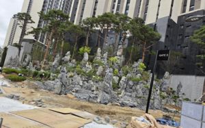'젓가락 상징목'이 웬말…'디에이치 방배' 조합원들 반발