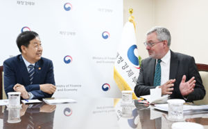 OECD "韓, 부동산 거래세→보유세 전환 필요"