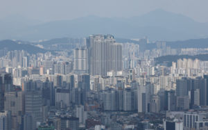 대출 조이자 중저가로…서울 20개구 전고점 ↑