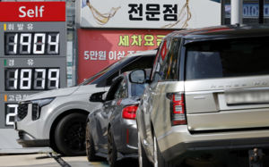 석유 최고가격 동결…"서민경제 부담 고려"