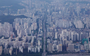 강남불패 끝? 10년 거주 '반래퍼' 양도세 4배↑