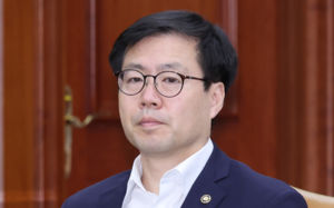 '대미 관세협상 참여' 여한구 산업 통상본부장 경질