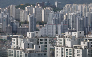키맞추는 강북 아파트, 중위값 10억 넘었다