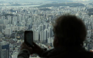 "공급 늘려도 땅이 없다"…규제 완화 불가피