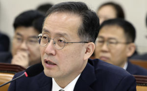 이형일 "코인과세 숙고…부동산 안정 전망"