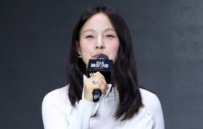 가수 이효리 부친상 남편 이상순과 빈소 지켜