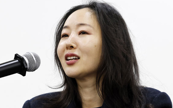 민희진 없으면 가치 제로? 하이브 前대표 "달래기용"