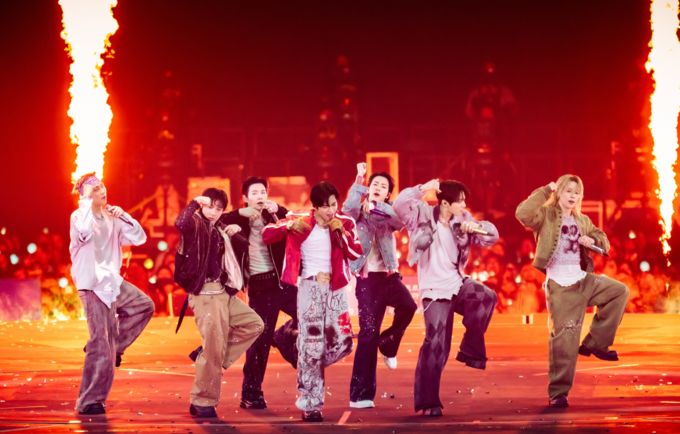 도쿄돔 울린 '아리랑' 떼창 BTS 뜨자 11만 팬들 열광