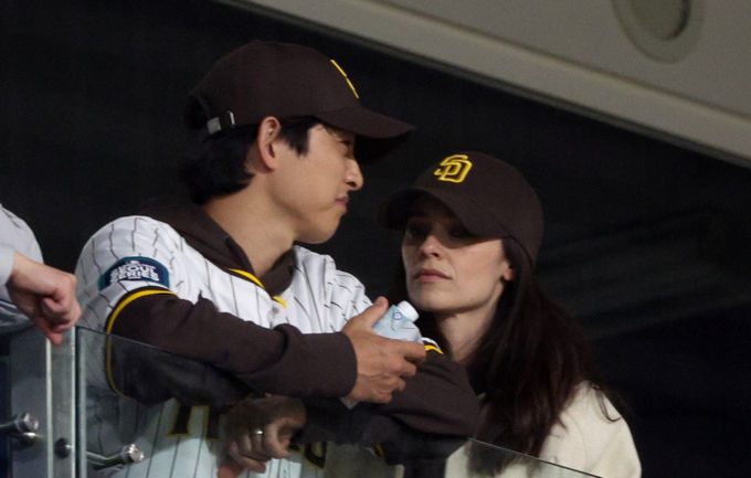 송중기·케이티, 첫 부부동반 일정