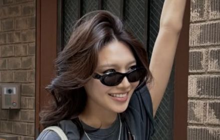 '정경호와 결별' 수영 일본서 환한 웃음 포착
